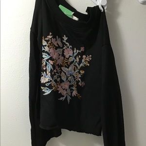 NEW EMBROIDERED FLORAL LONG SLEEVE TEE